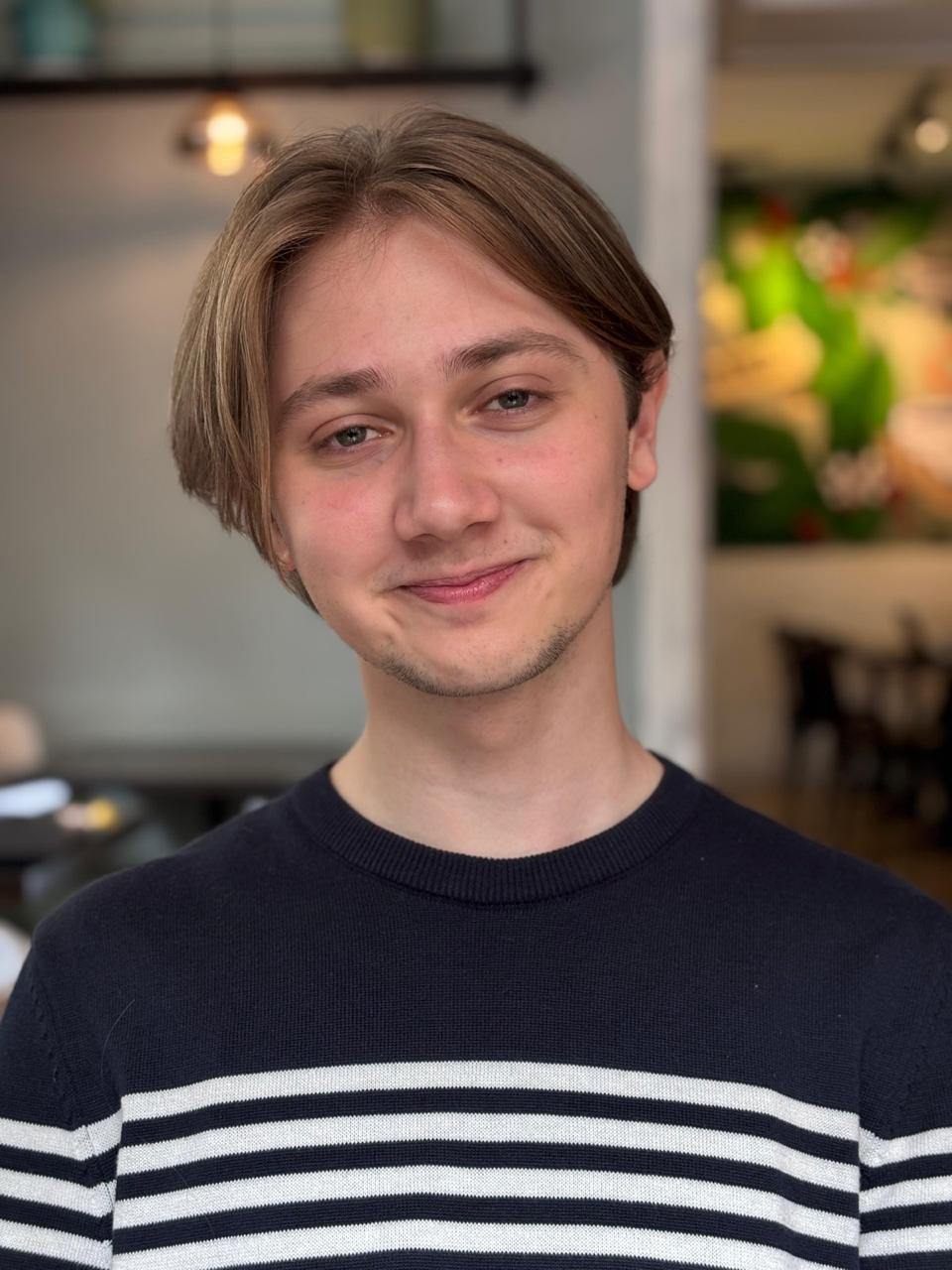 Portfolio headshot - Full-Stack Engineer